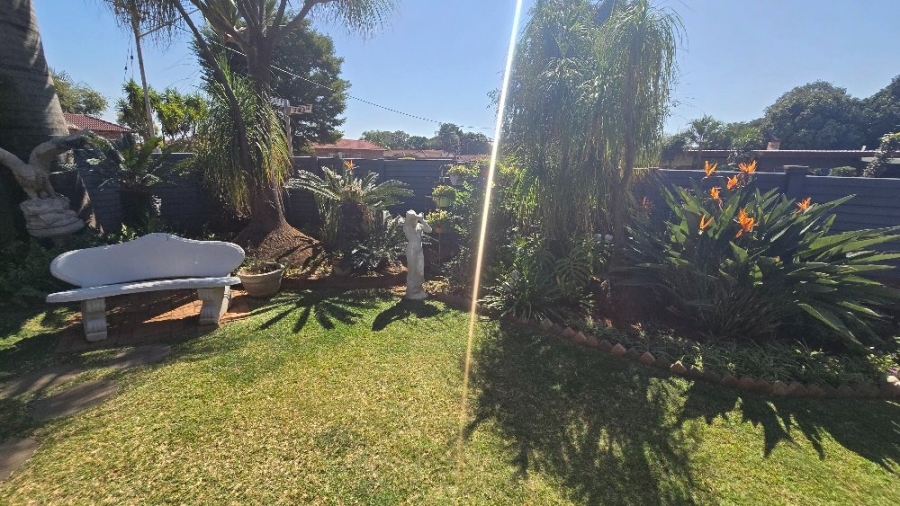 4 Bedroom Property for Sale in Dorandia Gauteng