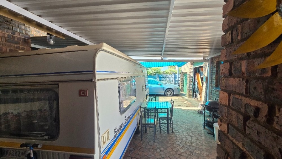 4 Bedroom Property for Sale in Dorandia Gauteng