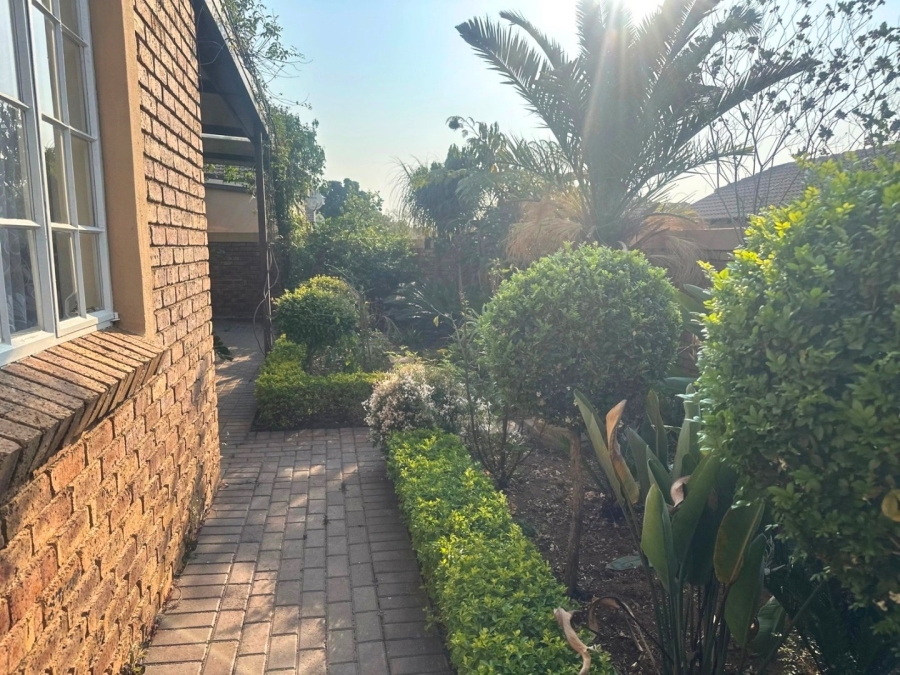 2 Bedroom Property for Sale in Honeydew Manor Gauteng