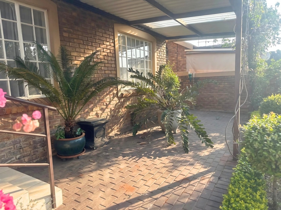 2 Bedroom Property for Sale in Honeydew Manor Gauteng