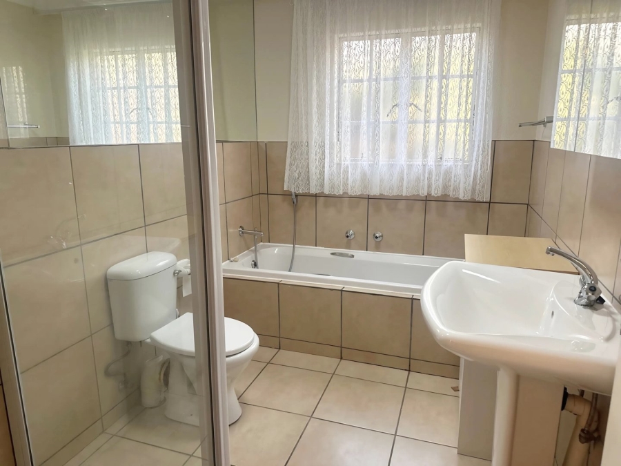 2 Bedroom Property for Sale in Honeydew Manor Gauteng