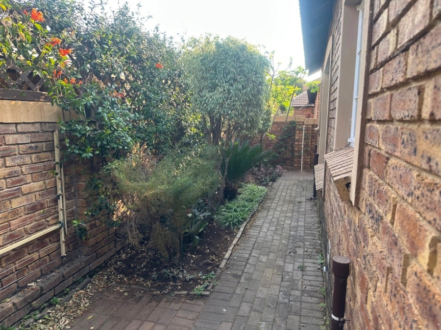 2 Bedroom Property for Sale in Honeydew Manor Gauteng