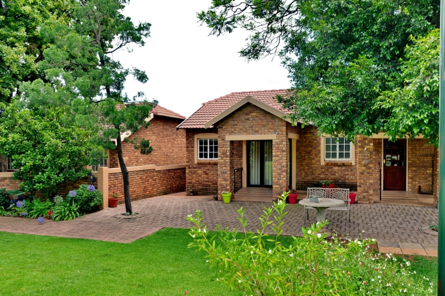 2 Bedroom Property for Sale in Honeydew Manor Gauteng