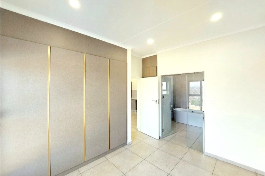  Bedroom Property for Sale in Greenstone Hill Gauteng