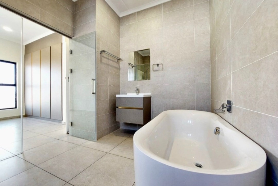  Bedroom Property for Sale in Greenstone Hill Gauteng