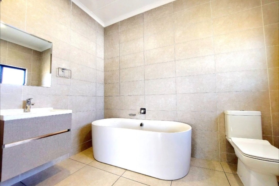  Bedroom Property for Sale in Greenstone Hill Gauteng