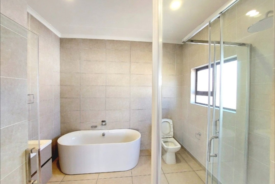  Bedroom Property for Sale in Greenstone Hill Gauteng