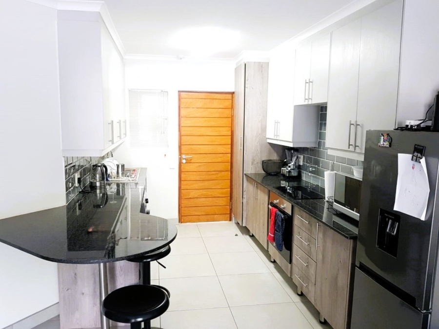 To Let 2 Bedroom Property for Rent in Brooklyn Gauteng