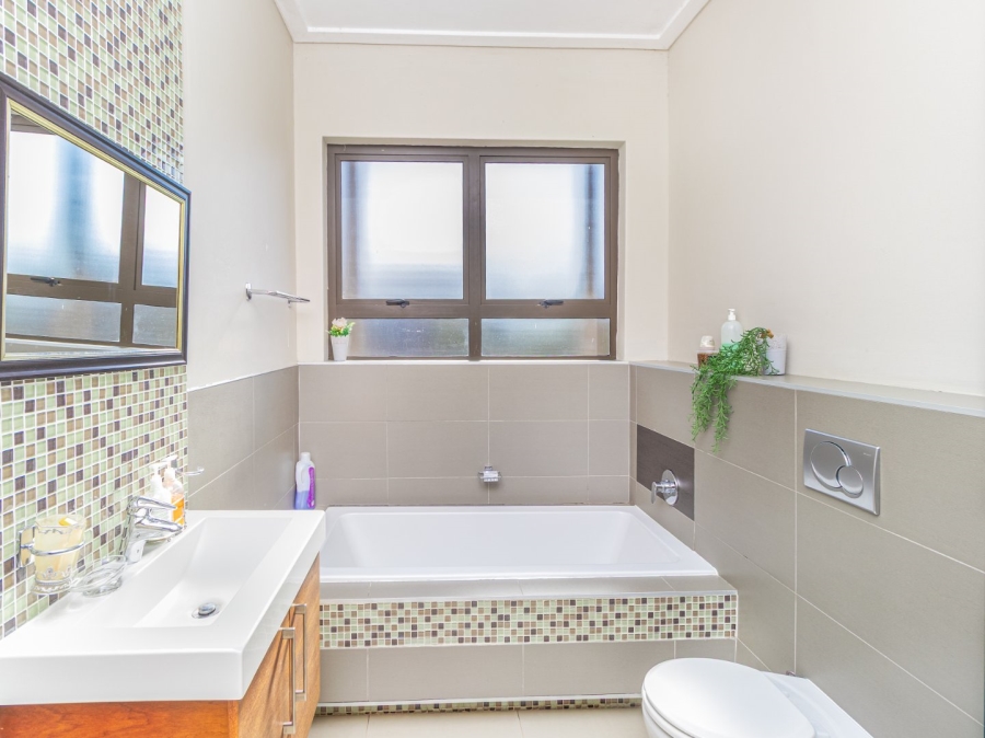 4 Bedroom Property for Sale in Copperleaf Estate Gauteng