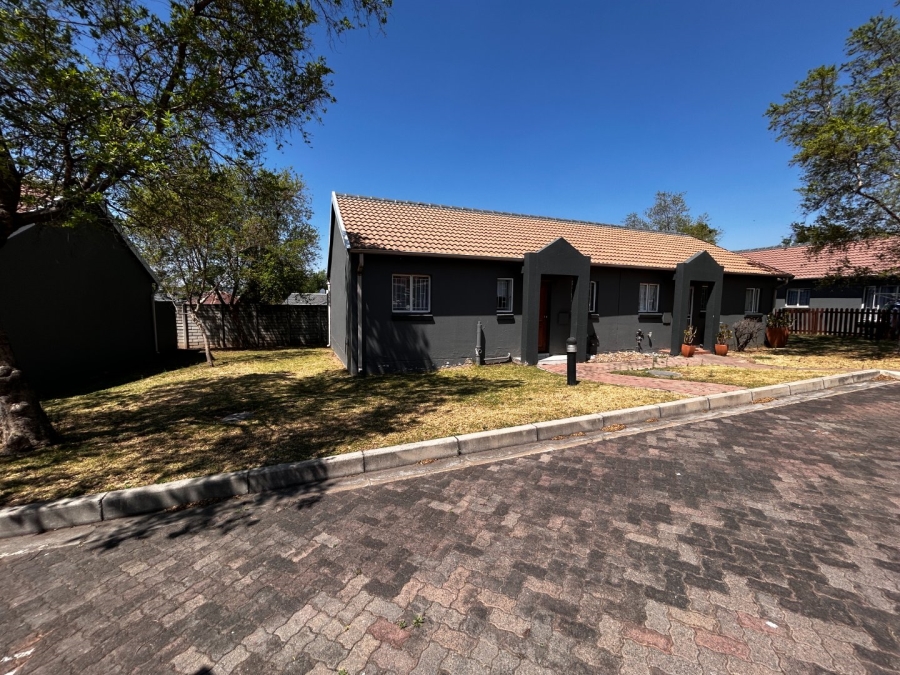 2 Bedroom Property for Sale in Greenstone Hill Gauteng