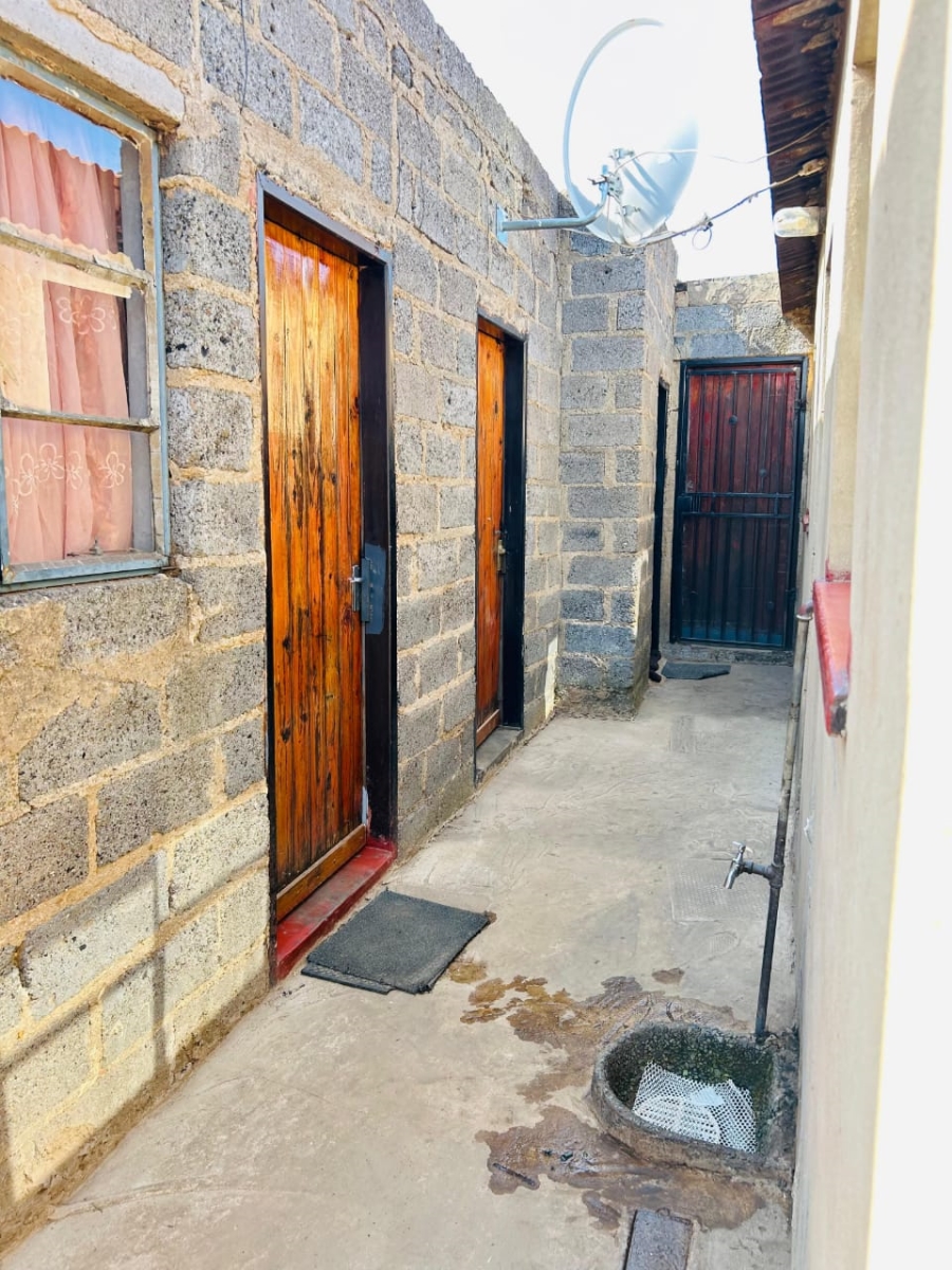2 Bedroom Property for Sale in Mashimong Gauteng