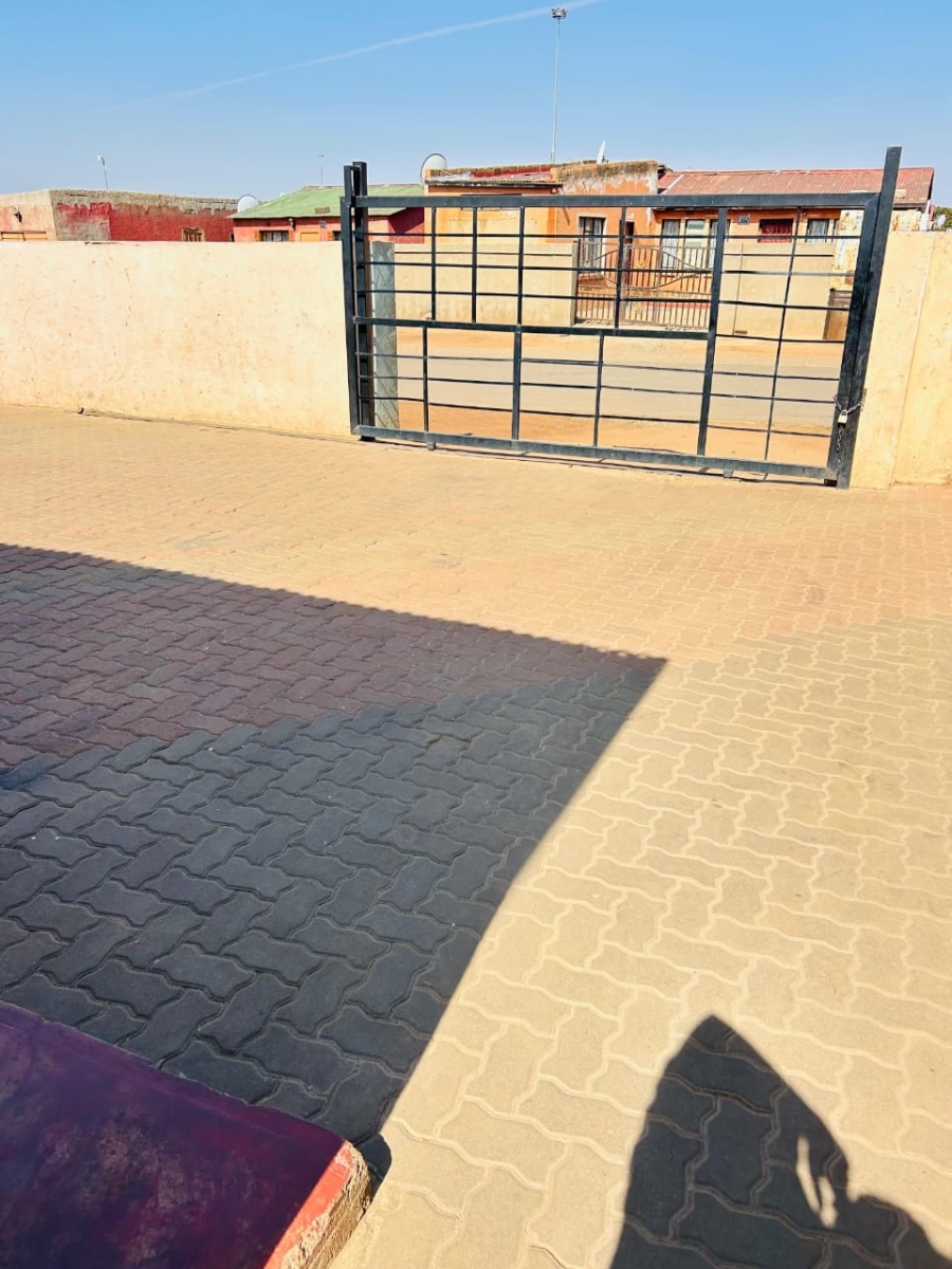 2 Bedroom Property for Sale in Mashimong Gauteng