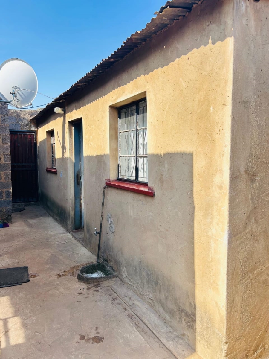 2 Bedroom Property for Sale in Mashimong Gauteng