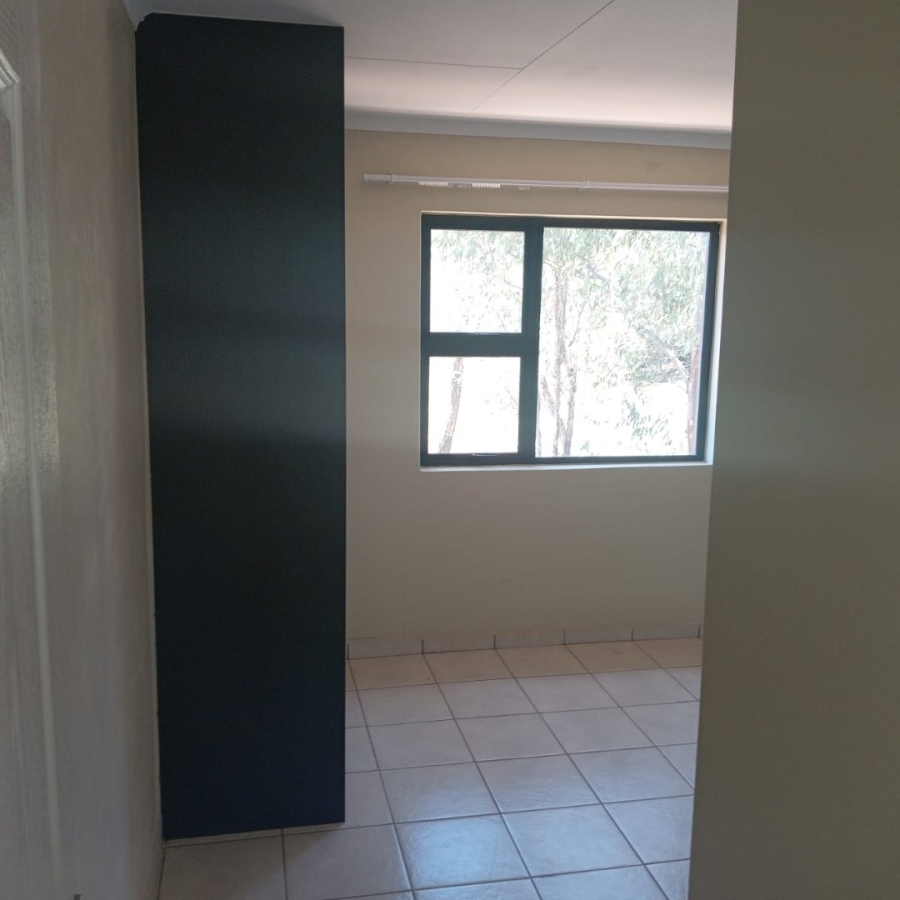 To Let 2 Bedroom Property for Rent in Cloverdene Gauteng