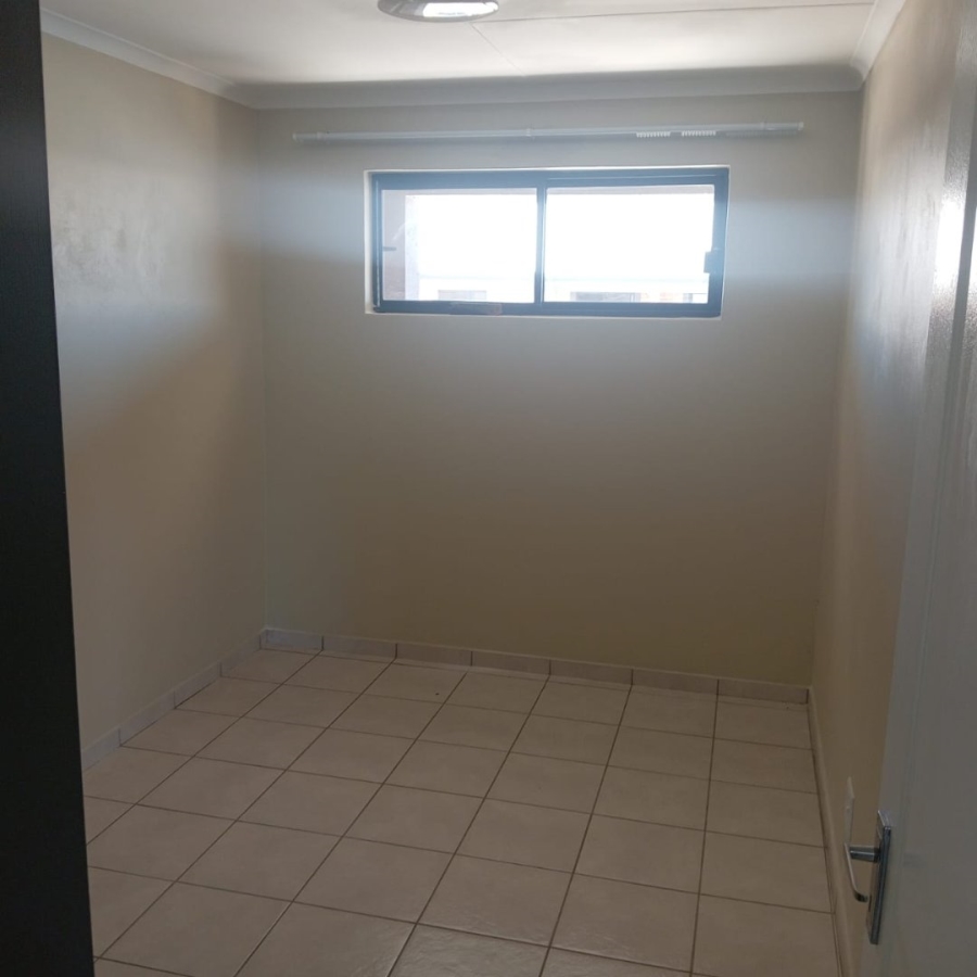 To Let 2 Bedroom Property for Rent in Cloverdene Gauteng