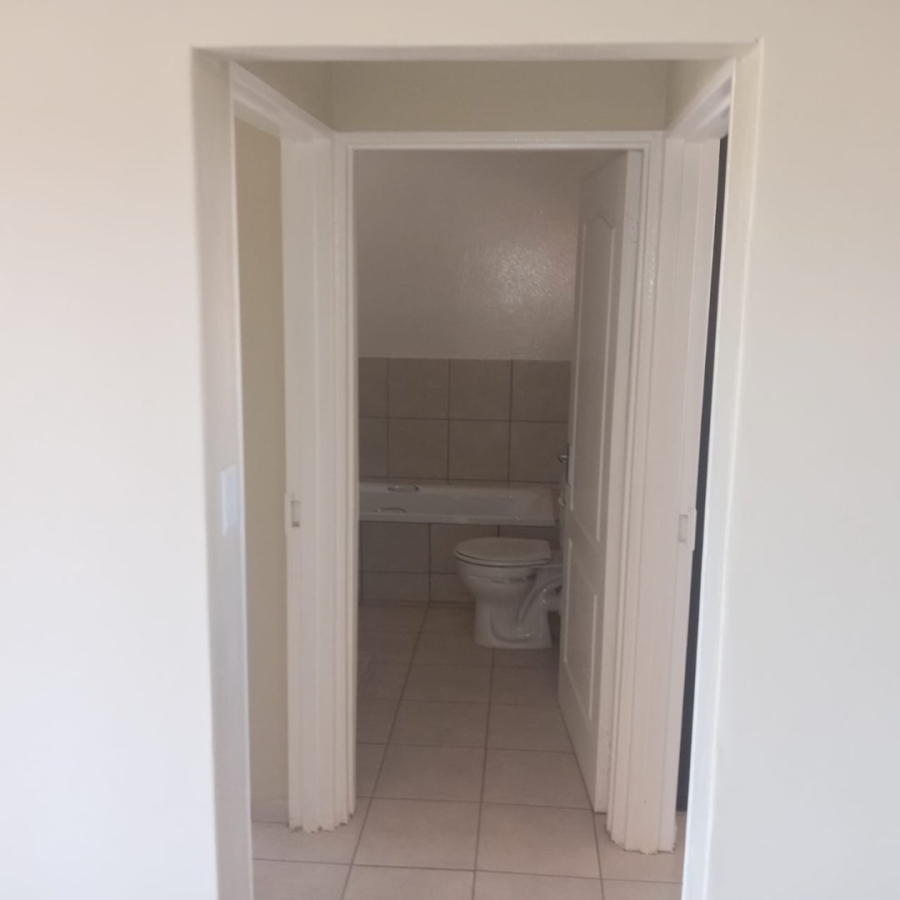 To Let 2 Bedroom Property for Rent in Cloverdene Gauteng