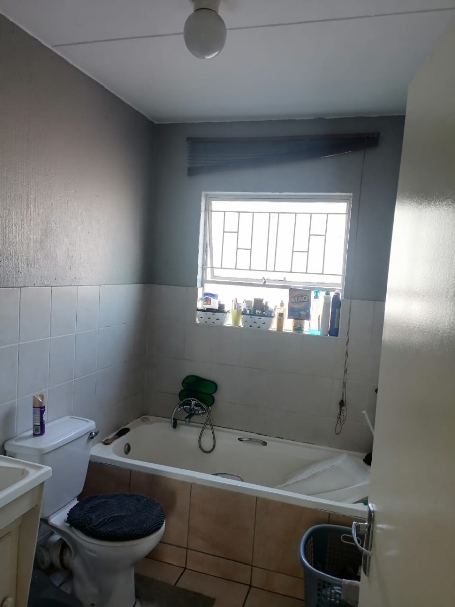 2 Bedroom Property for Sale in Vorna Valley Gauteng