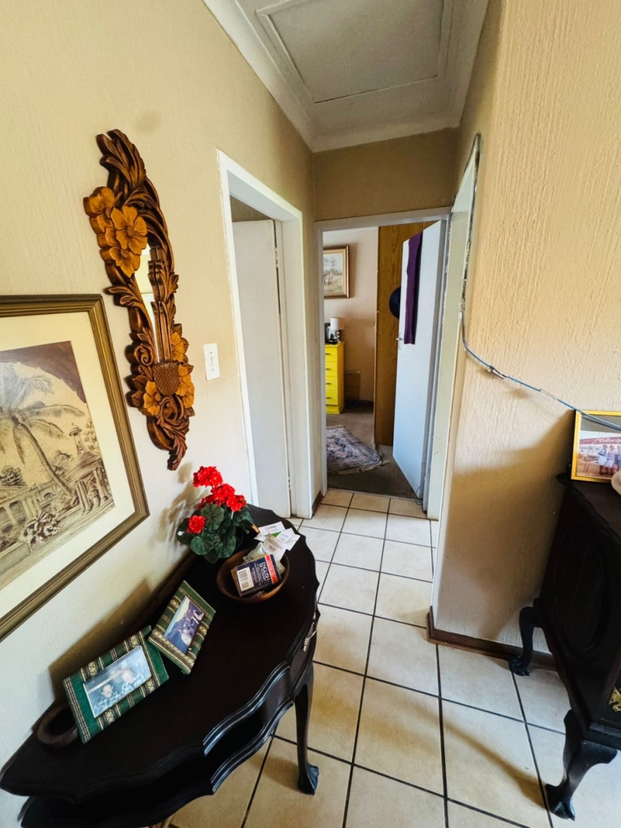 2 Bedroom Property for Sale in Die Hoewes Gauteng
