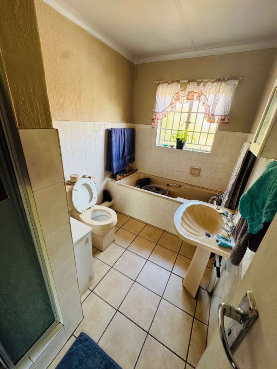 2 Bedroom Property for Sale in Die Hoewes Gauteng