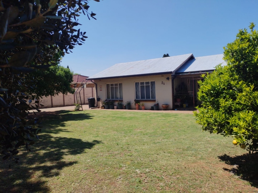 6 Bedroom Property for Sale in Casseldale Gauteng
