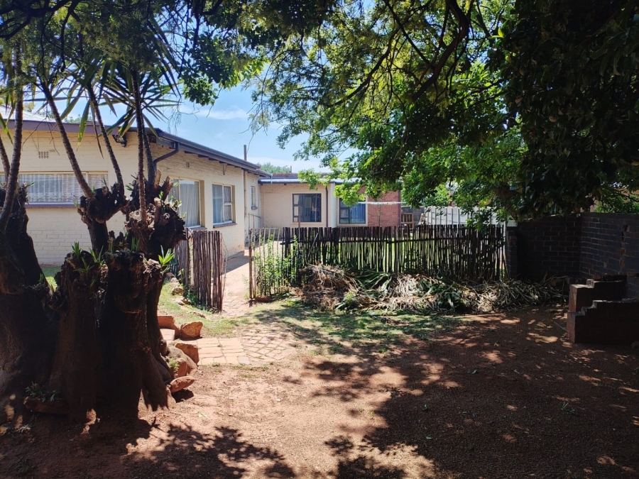 6 Bedroom Property for Sale in Casseldale Gauteng