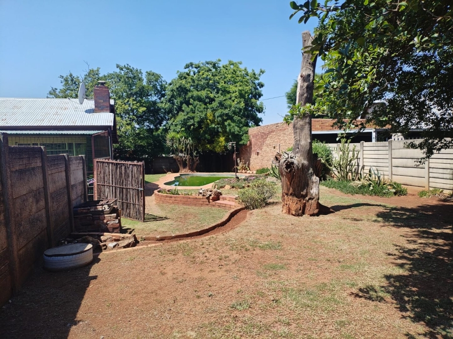 6 Bedroom Property for Sale in Casseldale Gauteng