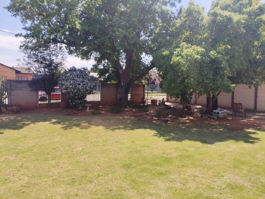 6 Bedroom Property for Sale in Casseldale Gauteng