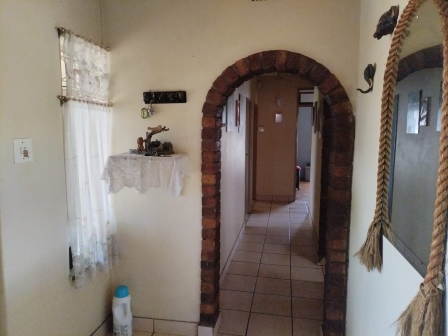 6 Bedroom Property for Sale in Casseldale Gauteng