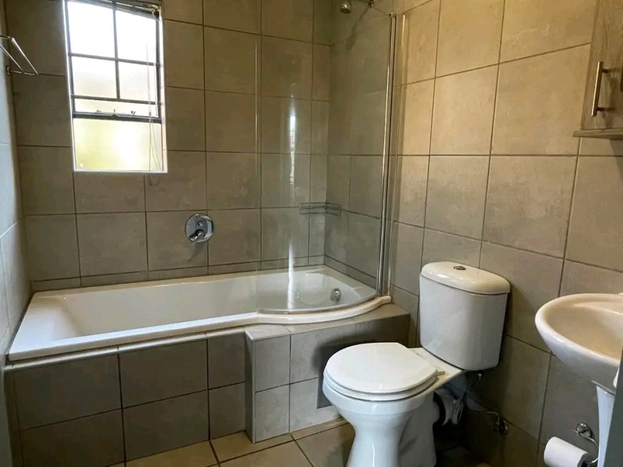2 Bedroom Property for Sale in Montana Tuine Gauteng