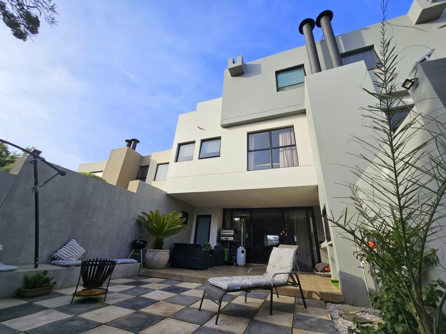 3 Bedroom Property for Sale in Lombardy Gauteng