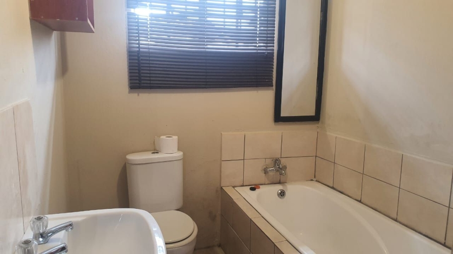 1 Bedroom Property for Sale in Lombardy East Gauteng