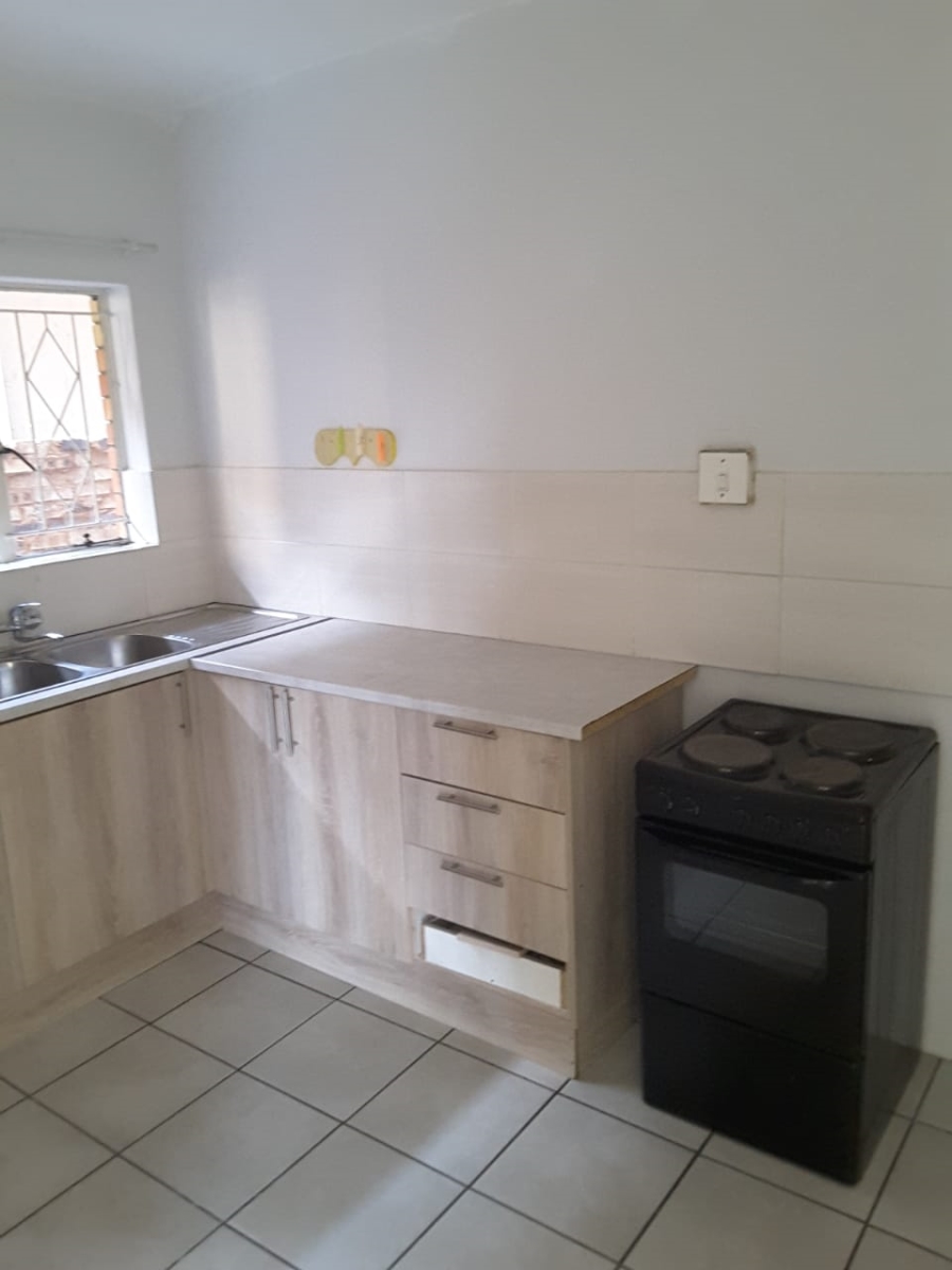 To Let 2 Bedroom Property for Rent in Forest Hill Gauteng