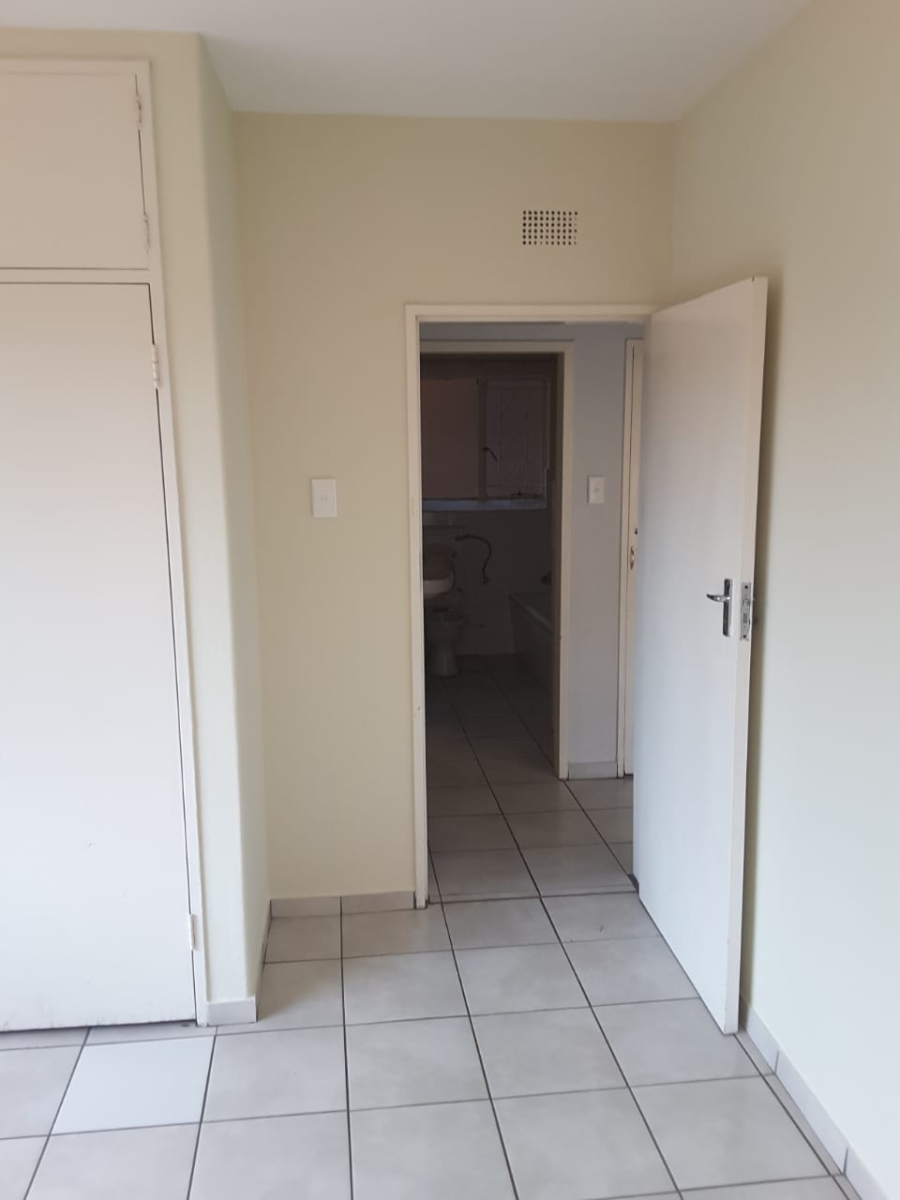 To Let 2 Bedroom Property for Rent in Forest Hill Gauteng