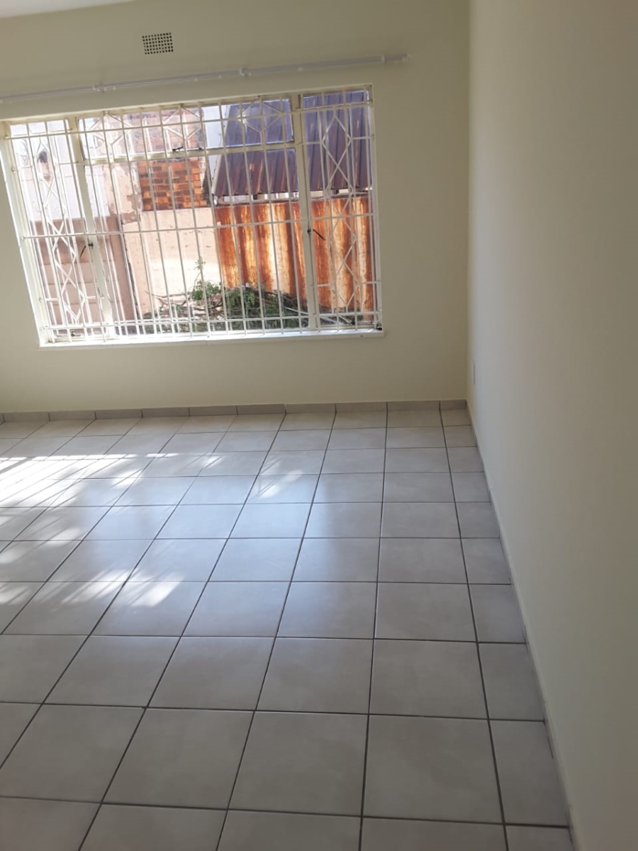 To Let 2 Bedroom Property for Rent in Forest Hill Gauteng