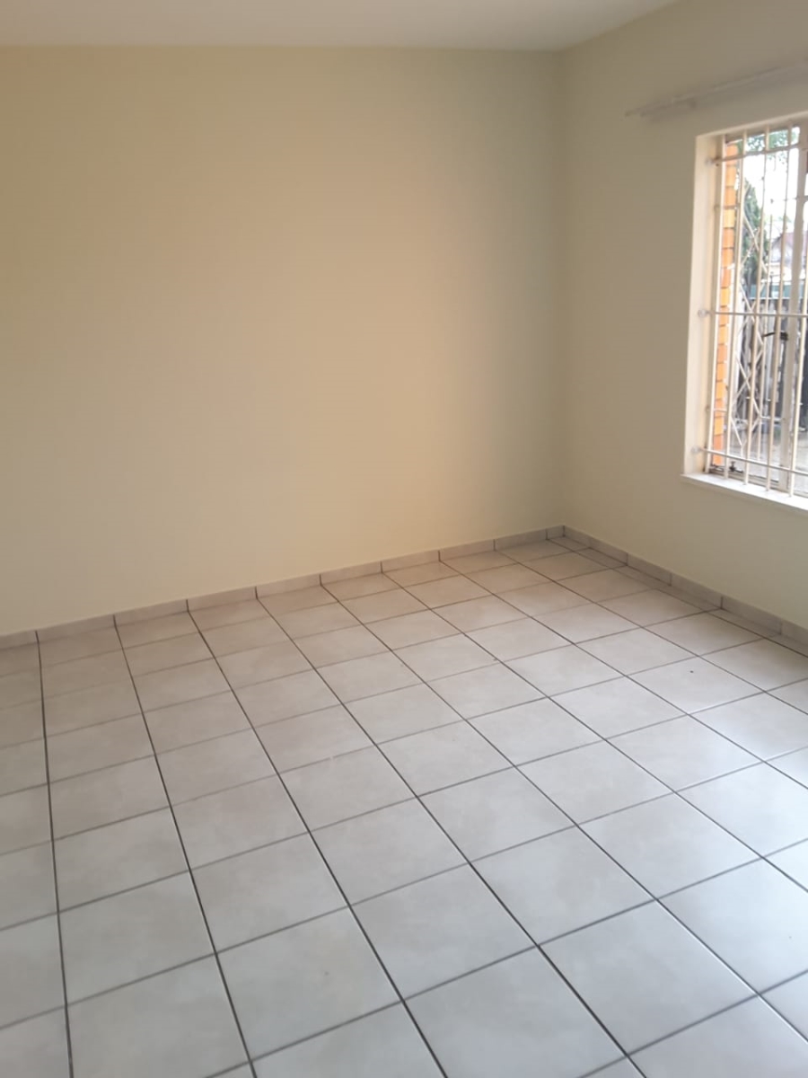To Let 2 Bedroom Property for Rent in Forest Hill Gauteng