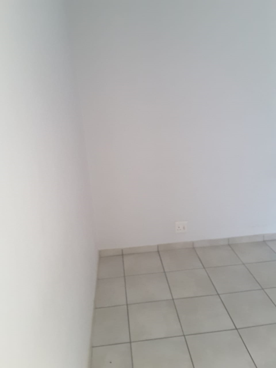 To Let 2 Bedroom Property for Rent in Forest Hill Gauteng