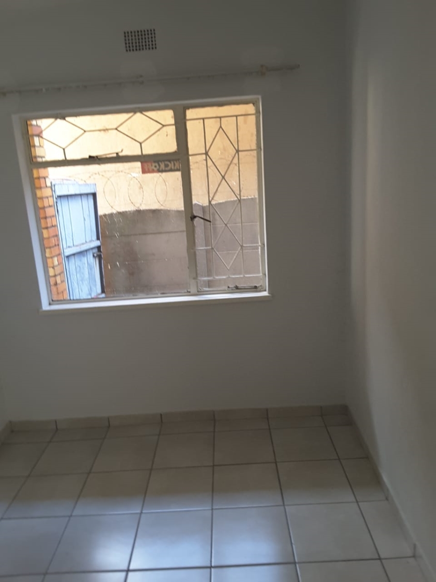 To Let 2 Bedroom Property for Rent in Forest Hill Gauteng