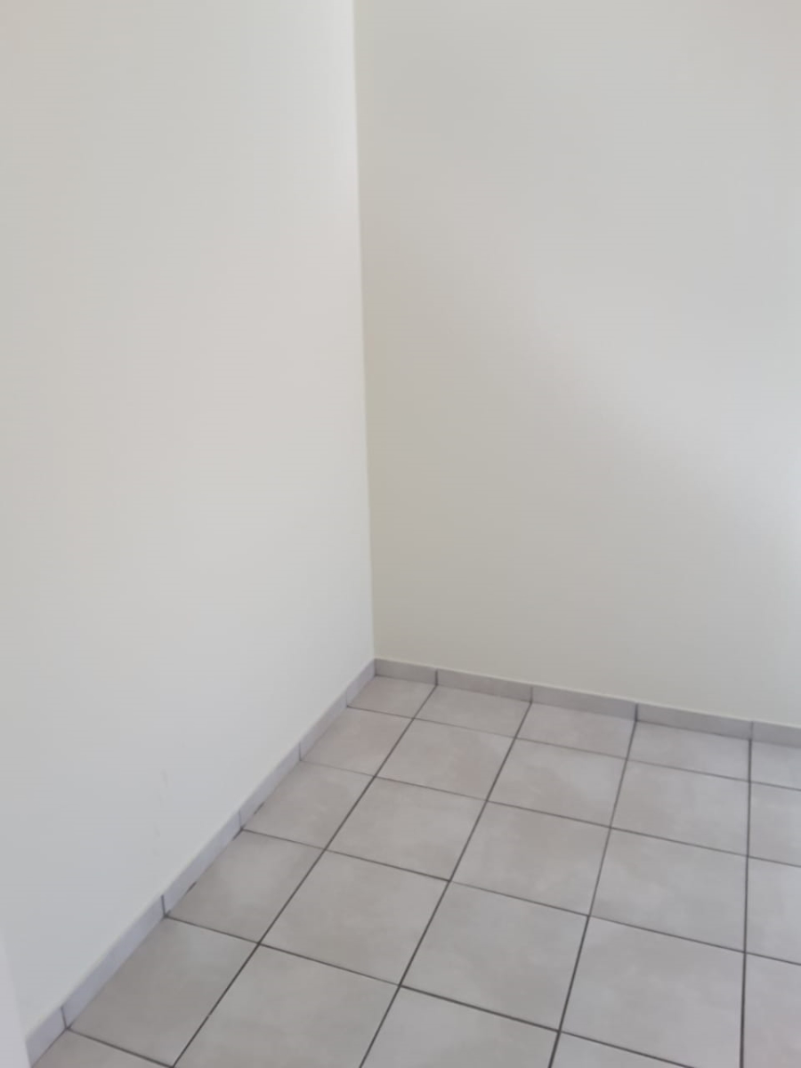 To Let 2 Bedroom Property for Rent in Forest Hill Gauteng