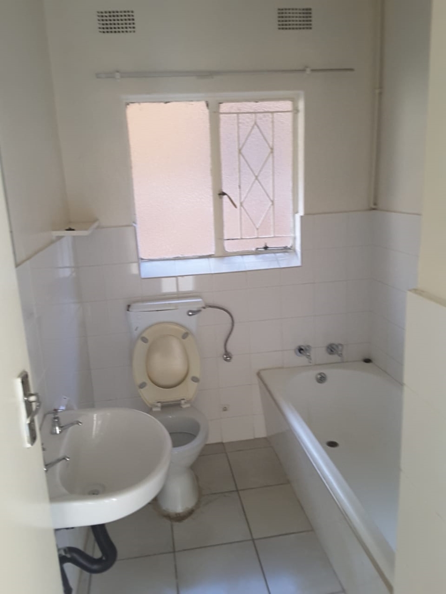 To Let 2 Bedroom Property for Rent in Forest Hill Gauteng