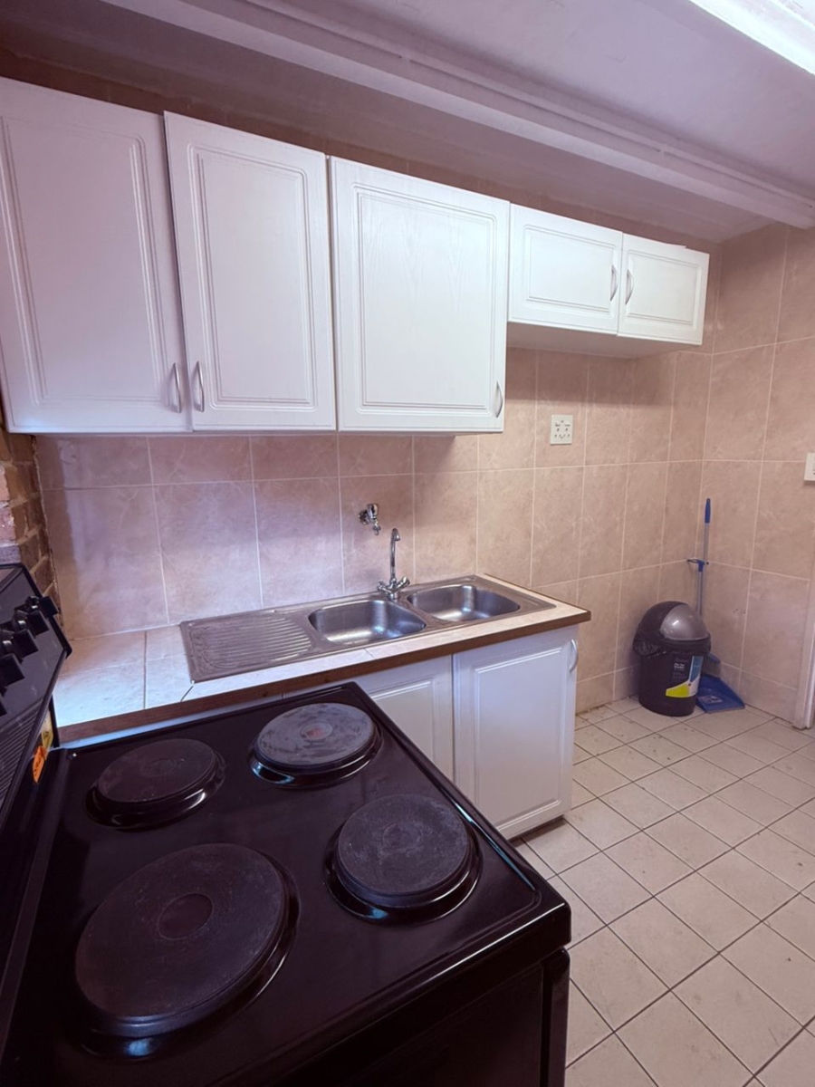 To Let 1 Bedroom Property for Rent in Kensington Gauteng