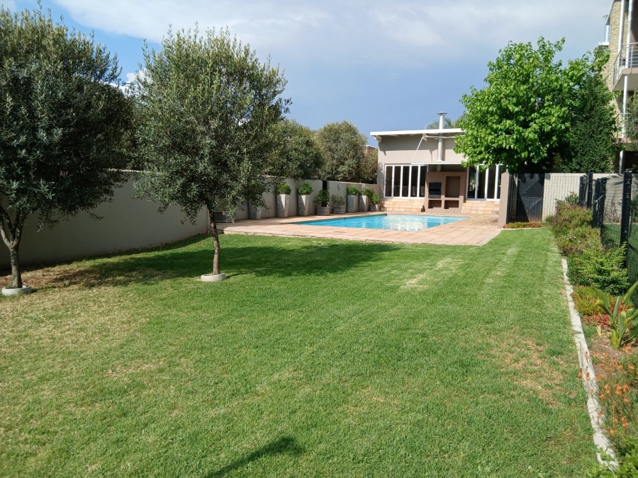 To Let 2 Bedroom Property for Rent in Rivonia Gauteng