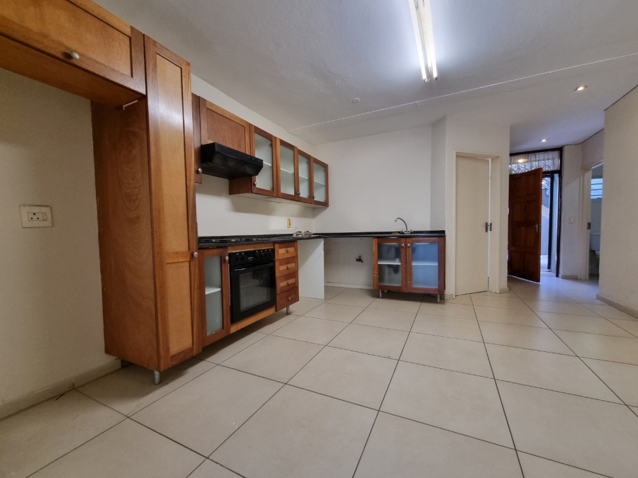 To Let 2 Bedroom Property for Rent in Houghton Estate Gauteng