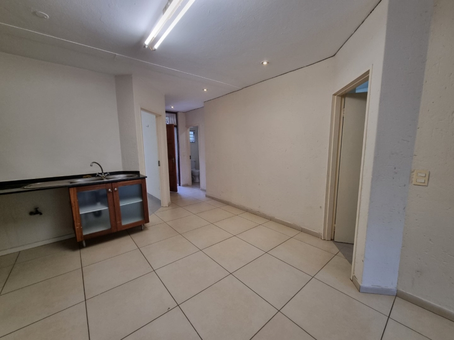 To Let 2 Bedroom Property for Rent in Houghton Estate Gauteng