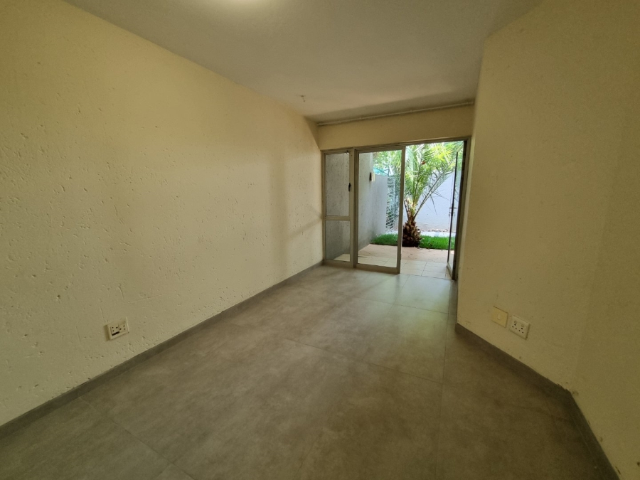 To Let 2 Bedroom Property for Rent in Houghton Estate Gauteng