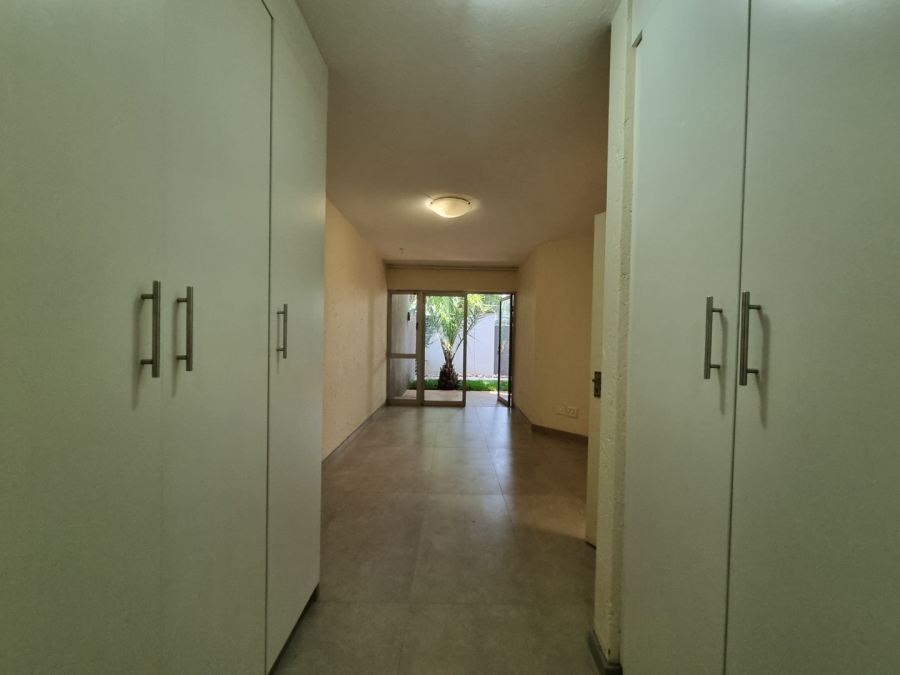 To Let 2 Bedroom Property for Rent in Houghton Estate Gauteng