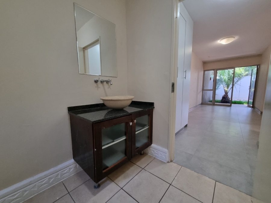 To Let 2 Bedroom Property for Rent in Houghton Estate Gauteng