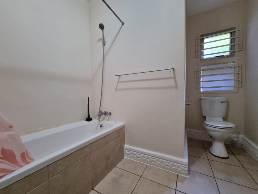To Let 2 Bedroom Property for Rent in Houghton Estate Gauteng
