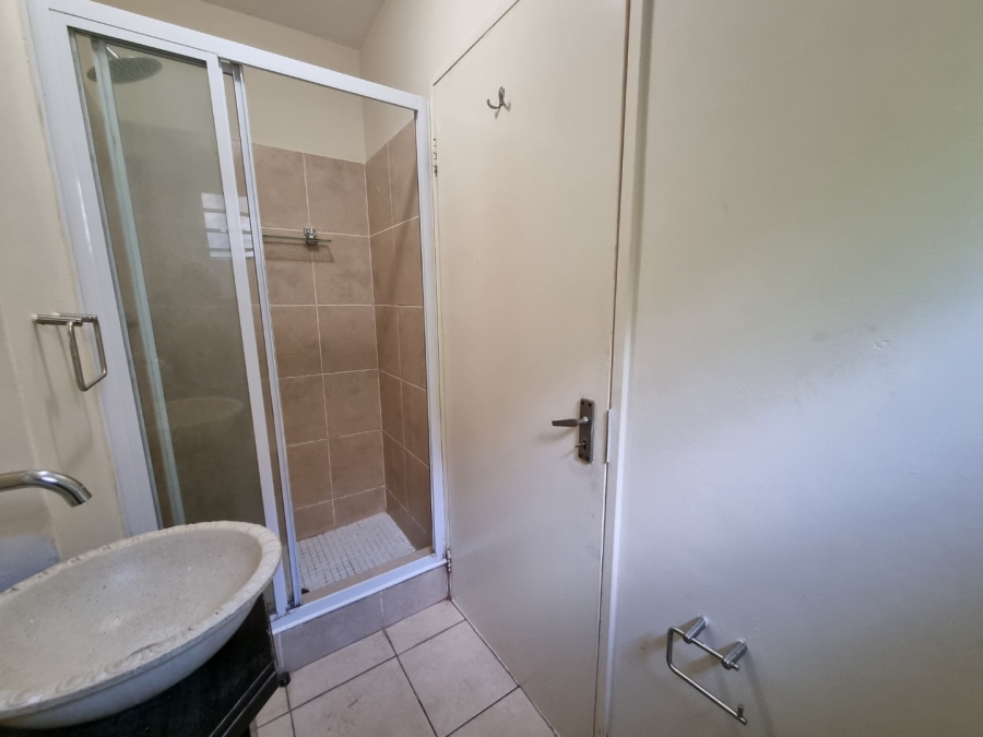 To Let 2 Bedroom Property for Rent in Houghton Estate Gauteng