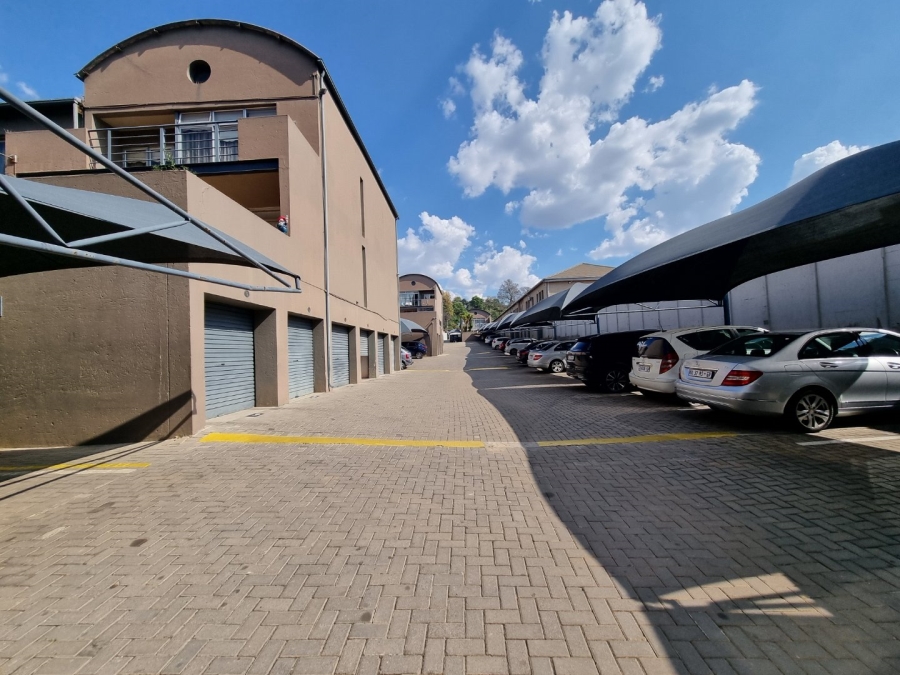 To Let 2 Bedroom Property for Rent in Houghton Estate Gauteng