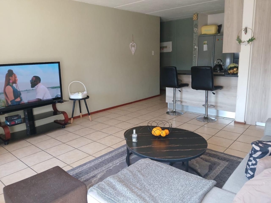 2 Bedroom Property for Sale in Mondeor Gauteng